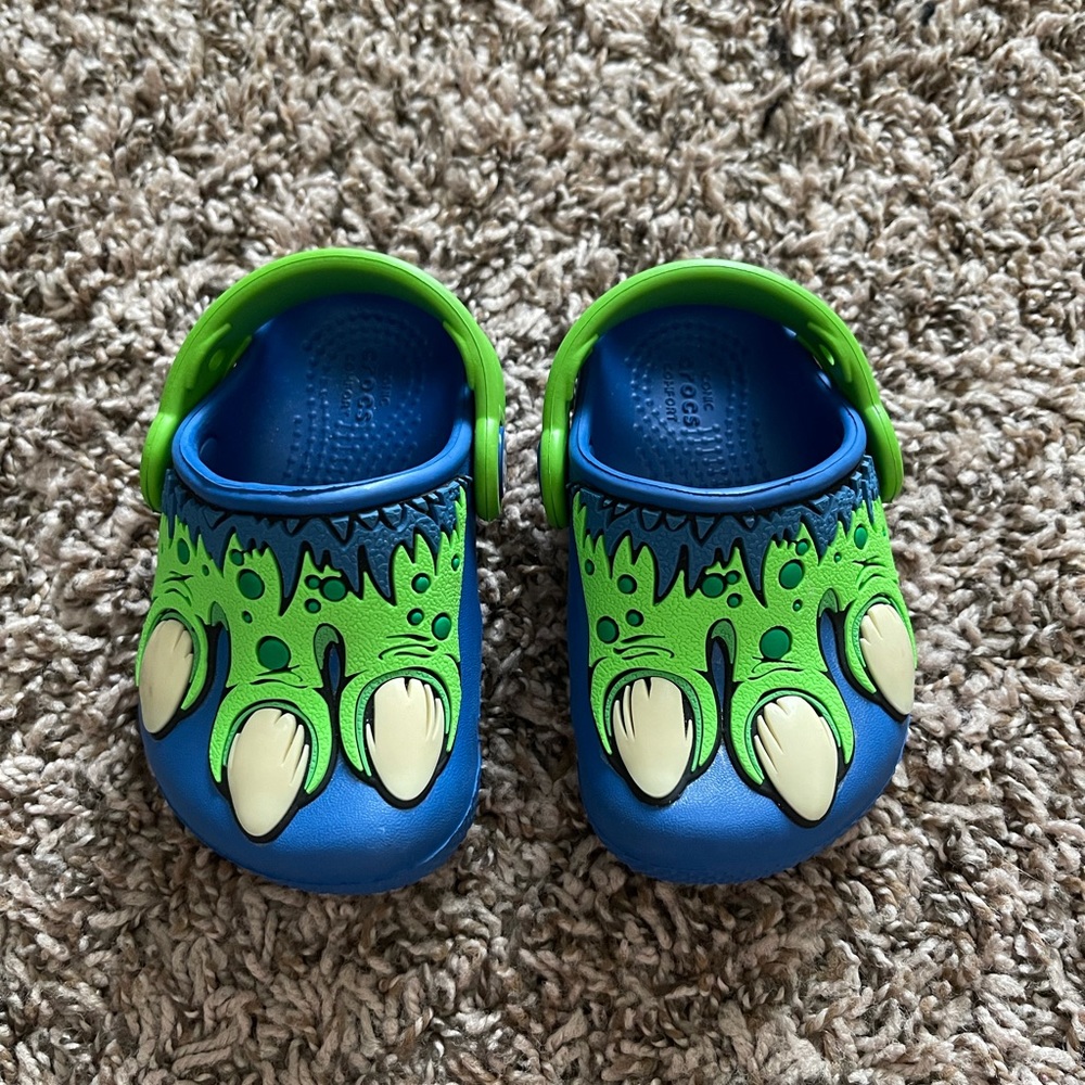 Crocs Dino Feet